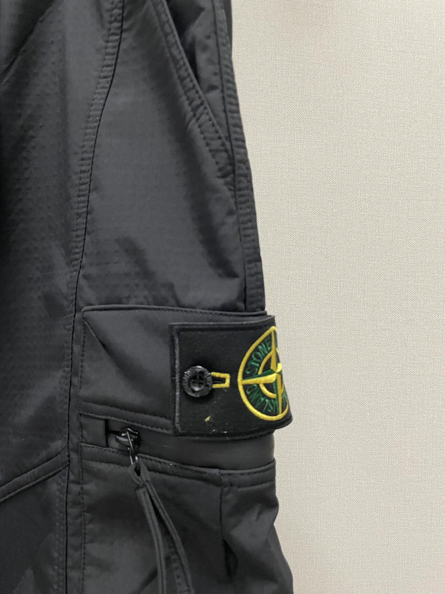Actual shot of black details # P280